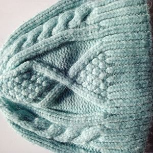 Columbia fleece lined beanie in mint green.